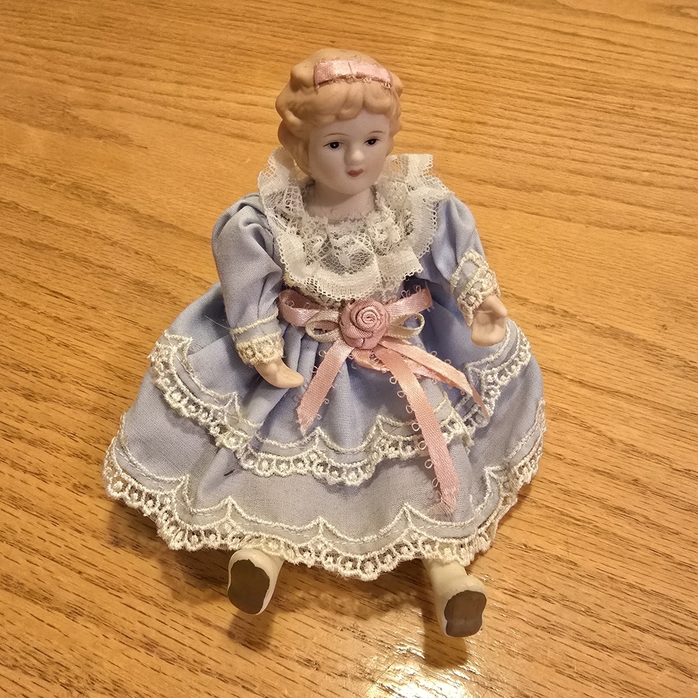 Porcelain Doll Blue-eyed Brown Hair Beauty Ornament Baby Blue Dress